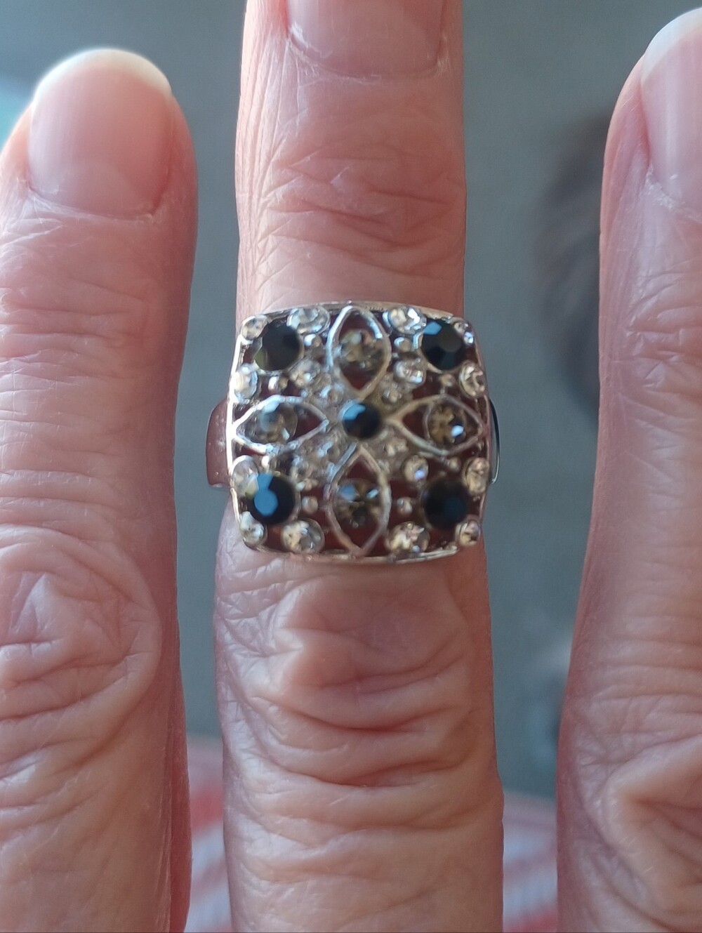 Vintage-Inspired Black & Silver Crystal Flower Ring